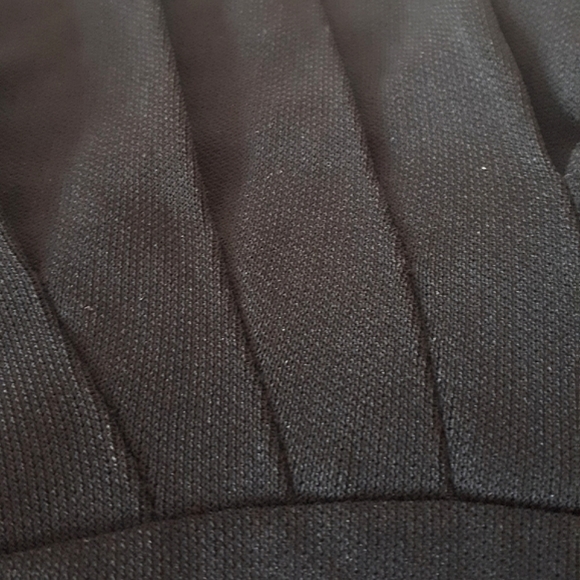 V-neck Sleeveless Dress - Picture 10 of 11